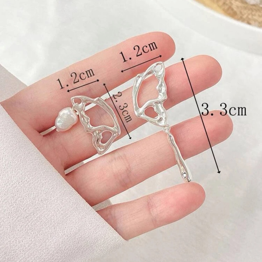 🦋 Awesome Metallic Beveled Mismatched Butterfly Faux Pearl Large Stud Earrings - Picture 3 of 3